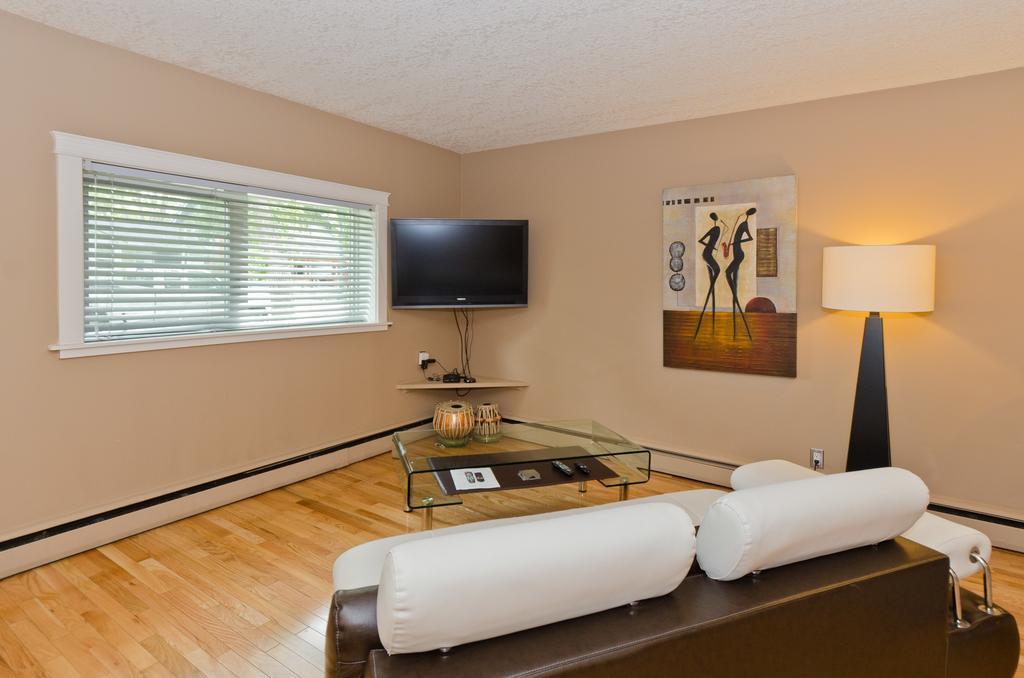 M Lofts Apartment Calgary Exterior photo
